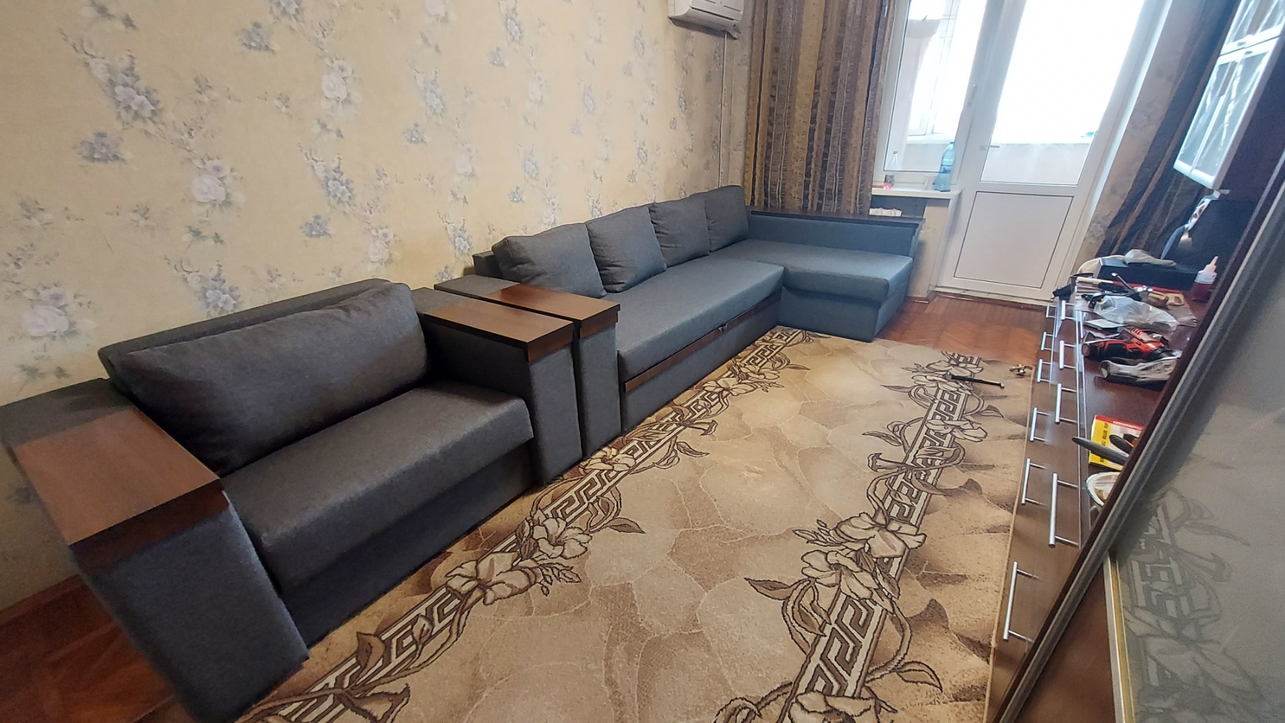 Перетяжка великого дивана за 1 день у Дніпрі – нове життя для вашої улюбленої меблі