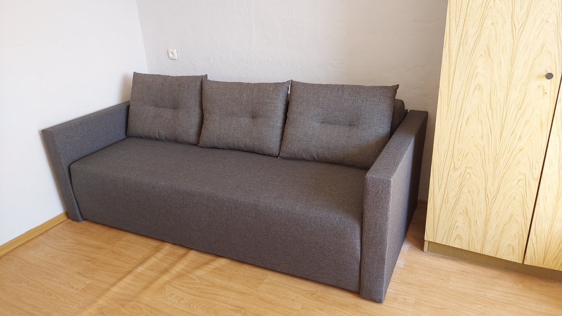 перетяжка дивана, обивка дивана, ремонт дивана, перетяжка мебели на дому, замена наполнителя дивана, реставрация дивана, обновление мебели днепр